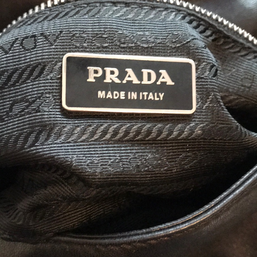 Authentic black leather Prada handbag - Picture 3 of 3